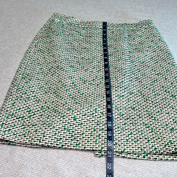 Kate Spade Skirt. Size 8 - Picture 7 of 7